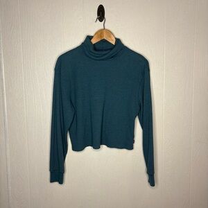 Aritzia TNA waffle knit thermal turtleneck long sleeve crop size medium